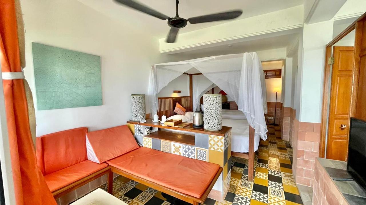 Villa Louise Hue Beach Boutique Hotel ภายนอก รูปภาพ